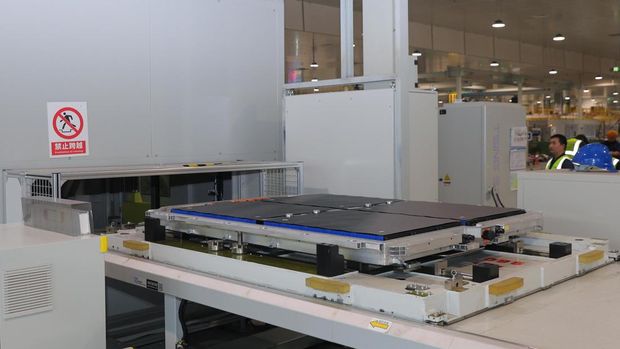 Changan Deepal SO7 yang meluncur di GJAW 2025 membawa teknologi baterai Golden Shield Battery.