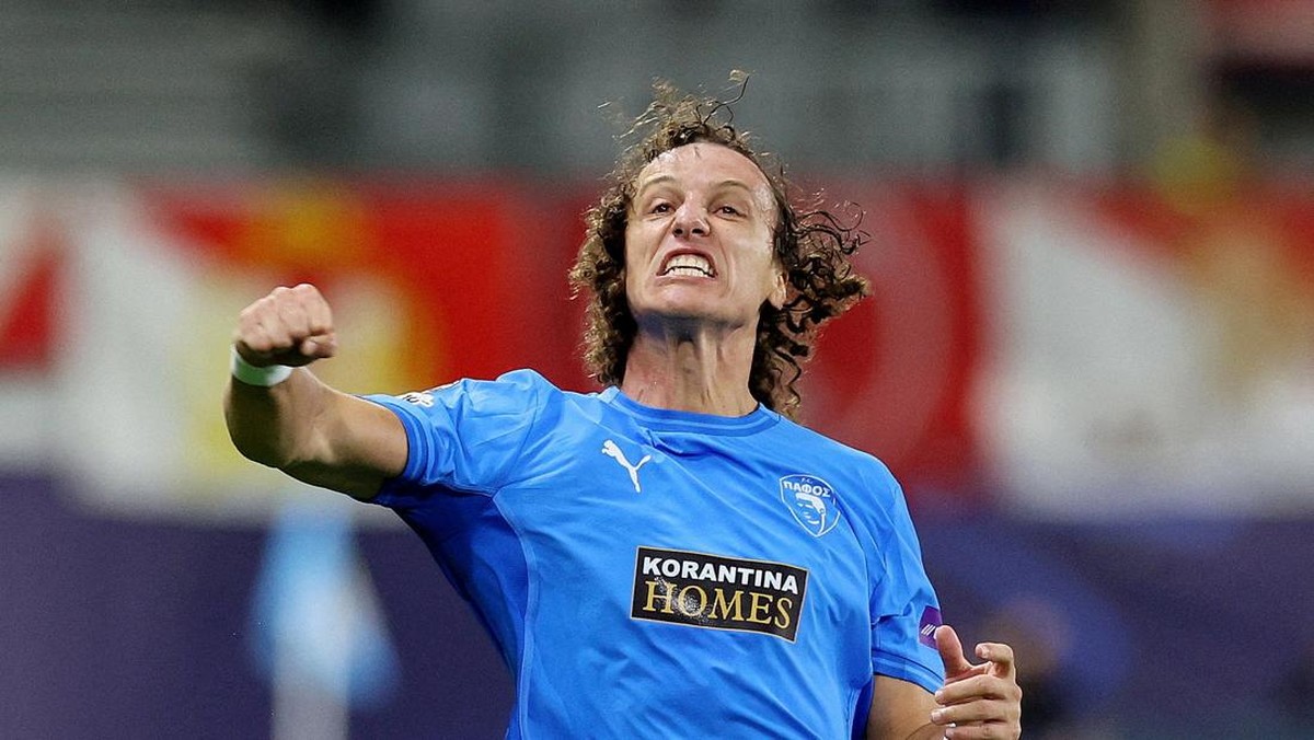 David Luiz antusias akan kembali ke kandang Chelsea. (Foto: REUTERS/Yiannis Kourtoglou)