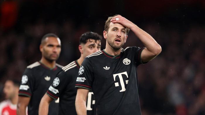 LONDON, ENGLAND - NOVEMBER 26: Harry Kane of Bayern Munich reacts during the UEFA Champions League 2025/26 League Phase MD5 match between Arsenal FC and FC Bayern München at Arsenal Stadium on November 26, 2025 in London, England. (Photo by Catherine Ivill - AMA/Getty Images)