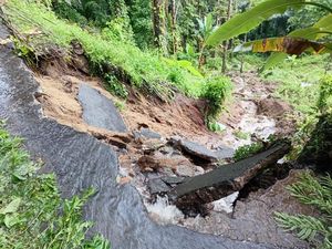 Jalan Ambles Akibat Hujan Deras, 1 Dusun di Lombok Barat Terancam Terisolasi