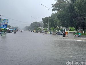 Jalan di Depan Kampus Unimed Banjir Parah, Begini Penampakannya!