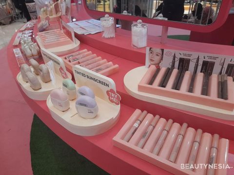 Produk-produk Judydoll di Judydoll Makeup Playground