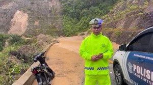 Longsor di Jalan Jambi-Sumbar Masih Terjadi, Petugas Masih Siaga di Lokasi