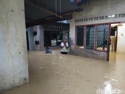 Sungai Babura di Medan Meluap, Rumah Warga Terendam Banjir 1 Meter