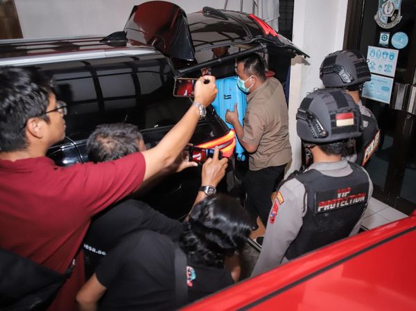 KPK Geledah Kantor di Surabaya Buntut OTT Bupati Ponorogo