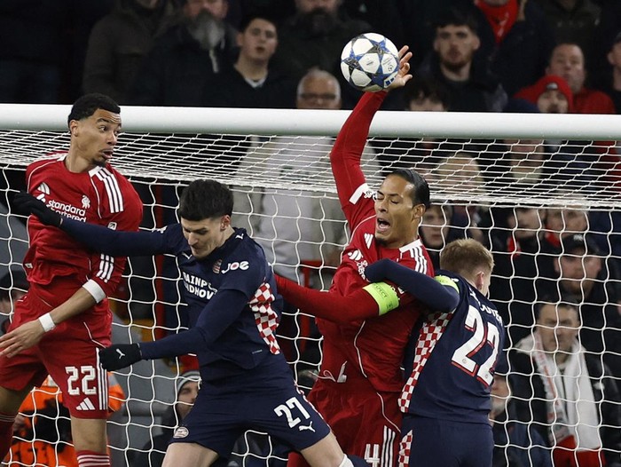 Soccer Football - UEFA Champions League - Liverpool v PSV Eindhoven - Anfield, Liverpool, Britain - November 26, 2025 Liverpool's Virgil van Dijk handles the ball before the referee awards a penalty to PSV Eindhoven Action Images via Reuters/Jason Cairnduff