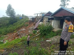 Longsor di Sungai Penuh Jambi, Dapur Warung Milik Warga Ambruk
