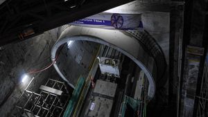 Melihat dari Dekat Stasiun Terdalam dan Terowongan Bertingkat di Jakarta