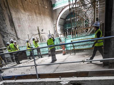 Melihat dari Dekat Stasiun Terdalam dan Terowongan Bertingkat di Jakarta