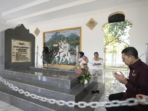 Ziarah ke Makam Tuanku Imam Bonjol, Fadli Zon Tekankan untuk Jaga Sejarah