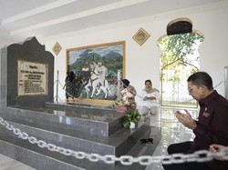 Ziarah ke Makam Tuanku Imam Bonjol, Fadli Zon Tekankan untuk Jaga Sejarah