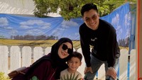 Senyum Baim Wong dan Paula Verhoeven di Acara Sekolah Anak