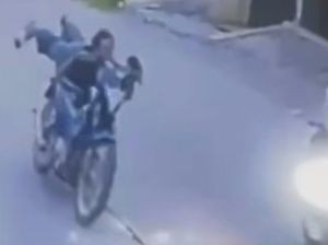 Viral Pemotor Ngebut Gaya Superman Berujung Tabrak Pengendara di Bogor