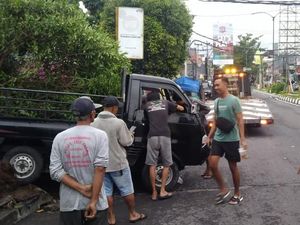 Brio Coba Kabur Usai Seruduk 3 Motor di Sleman, Endingnya Ringsek Nabrak Pikap