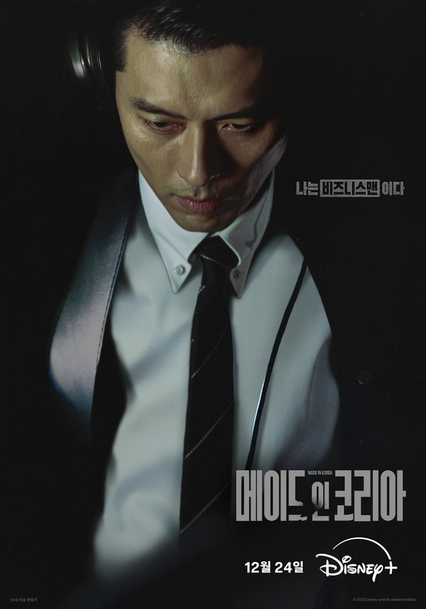 Potret Hyun Bin dalam poster drama 'Made in Korea'/ Foto: instagram.com/disneyplukr Hyun Bin siap menunjukkan sisi barunya sebagai Baek Ki Tae yang ambisius di drama Made in Korea. Sang aktor menjanjikan penampilan apik melalui potret karismatiknya di poster utama drama
