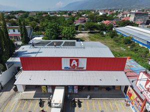 Tekan Emisi Karbon, Alfamidi Operasikan 30 PLTS-Pilah Sampah Jadi Berkah