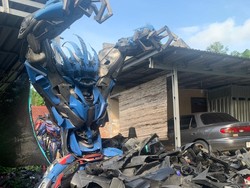 Warga Gunungkidul Cuan dari Replika Robot Berbahan Onderdil Bekas