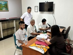 Berkas Lengkap, Rizky Kabah Diserahkan ke Kejati Kalbar