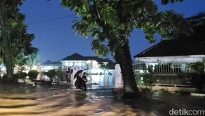 Penampakan Rumah Dinas Gubsu Bobby yang Terendam Banjir