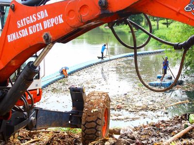 Setu Pangarengan Terus Dibayangi Sampah Meski Rutin Dibersihkan