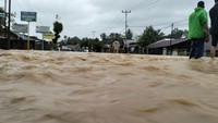 Terendam Banjir, Akses Jalan Padang-Bukittinggi Sumbar Tak Bisa Dilalui