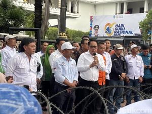 Sekdaprov Jatim Terima Aspirasi Buruh soal Kenaikan UMP 2025