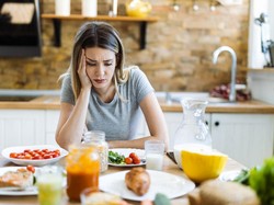 Sering Makan Sendiri? Peneliti Ungkap Risikonya bagi Kesehatan