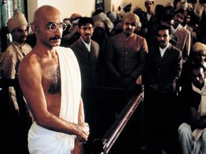 Sir Ben Kingsley Bukan Nama Asli, Ada Kisah Sedih di Baliknya