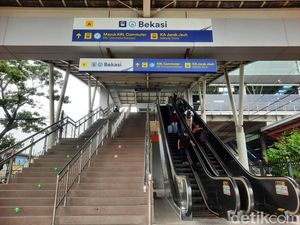 Penumpang KRL Minta Wacana Penutupan Pintu Selatan Stasiun Bekasi Dibatalkan