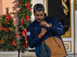 Aksi Maduro Joget Ala Trump Serukan No Crazy War