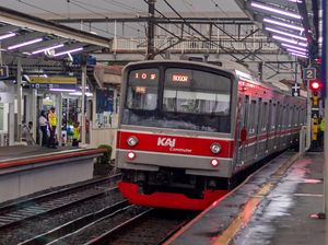 Video PT KAI Bantah Pegawai Dipecat Imbas Tumbler Hilang di KRL