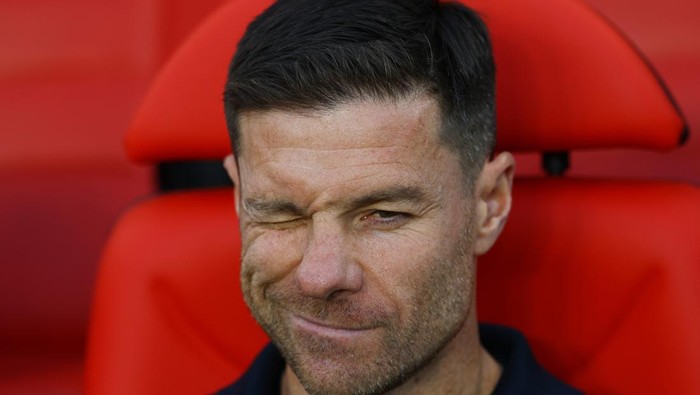 Soccer Football - LaLiga - Rayo Vallecano v Real Madrid - Campo de Futbol de Vallecas, Madrid, Spain - November 9, 2025 Real Madrid coach Xabi Alonso before the match REUTERS/Susana Vera