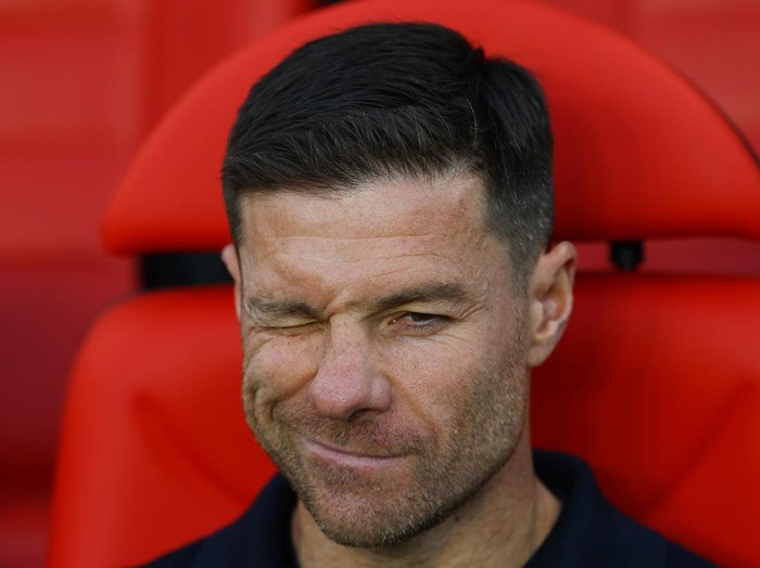 Soccer Football - LaLiga - Rayo Vallecano v Real Madrid - Campo de Futbol de Vallecas, Madrid, Spain - November 9, 2025 Real Madrid coach Xabi Alonso before the match REUTERS/Susana Vera