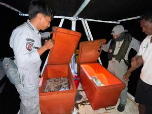 Buru Teripang di Laut Australia, Kapal Ilegal Indonesia Diamankan Bakamla Kupang