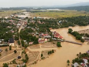 Video Banjir Bandang Luluh Lantakkan Aceh