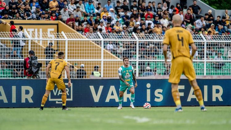 Drama Gol Bhayangkara FC vs Persebaya Berakhir Imbang 1-1