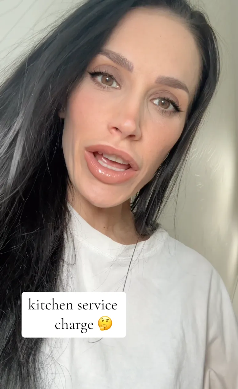 Diprotes! Restoran Bebankan Upah Staff Dapur Lewat Tagihan Pelanggan