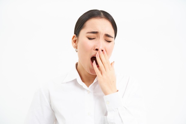 /Foto: Freepik.com/benzoix Penyebab microsleep meliputi kurang tidur, aktivitas monoton, stres, konsumsi alkohol, dan gangguan tidur. Mengetahui penyebab microsleep membantu kita mengurangi risikonya.