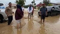 Istri Mualem 2 Hari Terjebak Banjir: Nginap di SPBU-Numpang Truk CPO