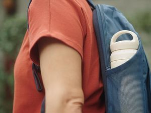 Tumbler Itu Apa? Ini Bedanya dengan Botol Minum Biasa dan 10 Tips Memilihnya