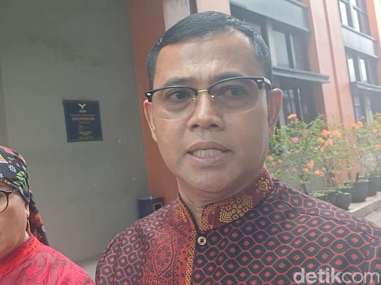H Faisal Pantau Ketat dan Jalin Komunikasi Intensif dengan Keluarga Pasca Bencana Sumatera