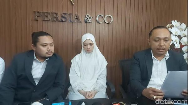 Kemunculan Perdana Inara Rusli Usai Dilaporkan Dugaan Perzinaan
