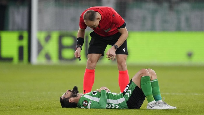 Isco attacking midfield of Betis and Spain lies injured on the pitch during the UEFA Europa League 2025/26 League Phase MD5 match between Real Betis Balompie and FC Utrecht at Estadio olimpico de La Cartuja on November 27, 2025 in Seville, Spain. (Photo by Jose Breton/Pics Action/NurPhoto via Getty Images)