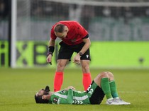 Amrabat Tak Sengaja Tendang Isco, Dua-duanya Cedera