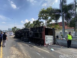 Tronton Terguling Usai Lawan Arus di Jatingaleh Semarang, Sopir Tewas