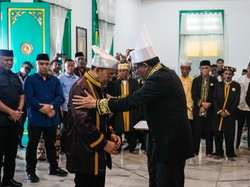 Fadli Zon Terima Gelar Ngofa Bangsa Nyili Gulu-Gulu dari Sultan Tidore