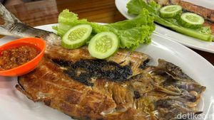 Nyamm! Kedai Ikan Bakar ini Punya Satu Menu Paling Laris di Tebet