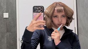 Momen Lisa BLACKPINK Gosok Gigi di GBK