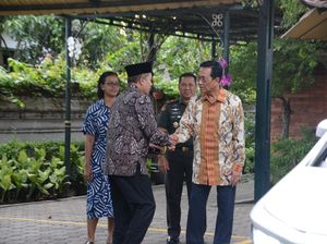 Menkop Bertemu Sultan HB X, Bahas Lahan untuk Gudang Kopdes Merah Putih