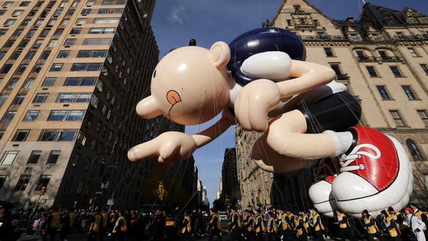 Parade Balon Raksasa Meriahkan Thanksgiving di New York